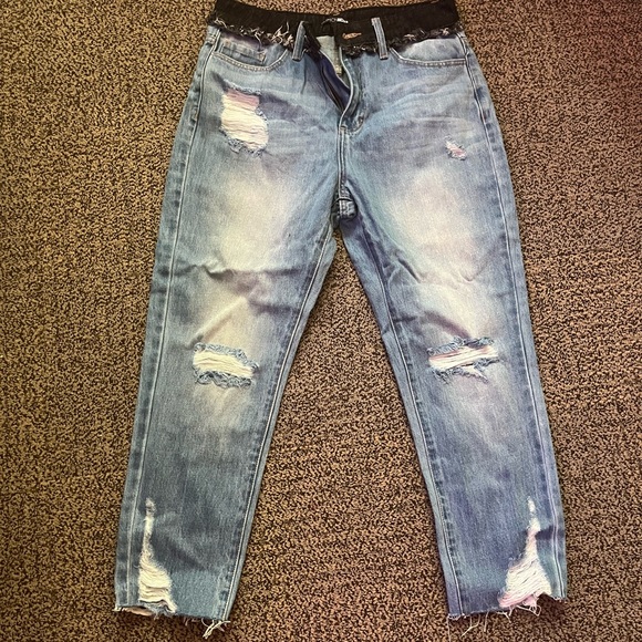 Fashion Nova Contrasting Opinions Distressed Boyfriend Jeans -Light Wash. - Picture 3 of 3